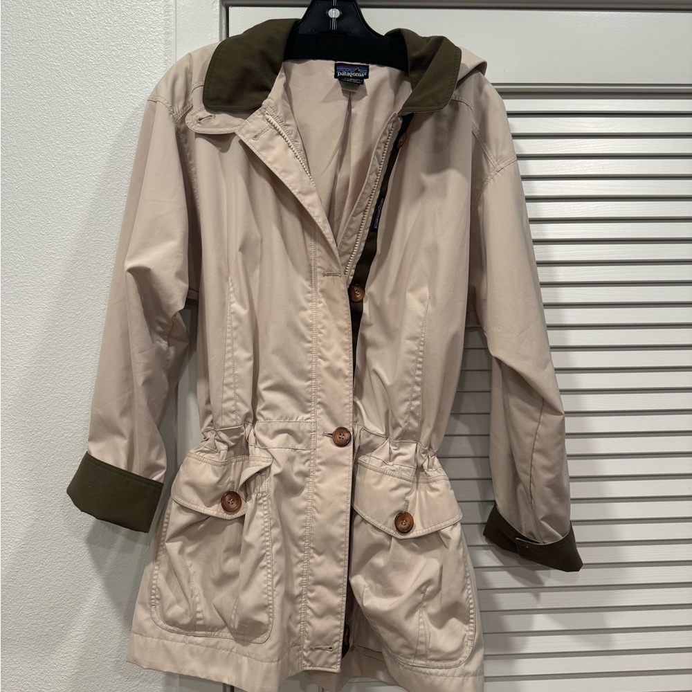Vintage Patagonia hooded rain field jacket